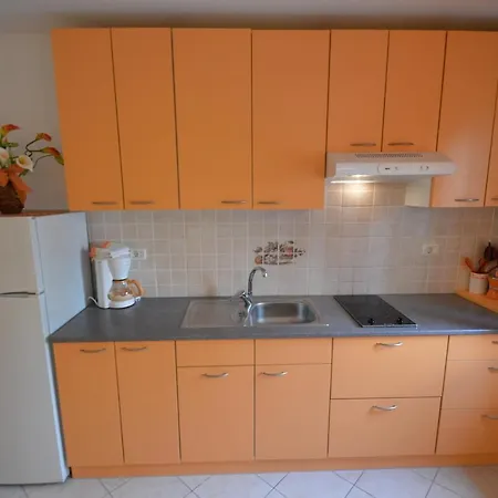 Neda Apartment *